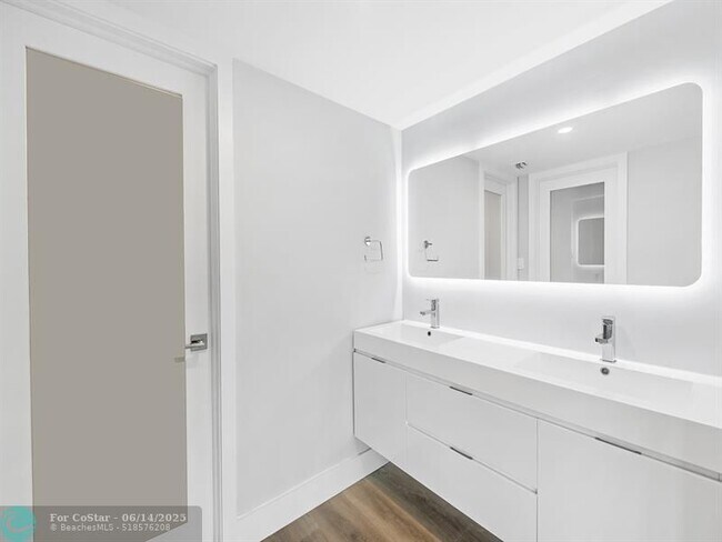 Building Photo - 3500 Galt Ocean Dr