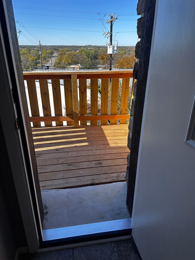 Building Photo - 300 Main St