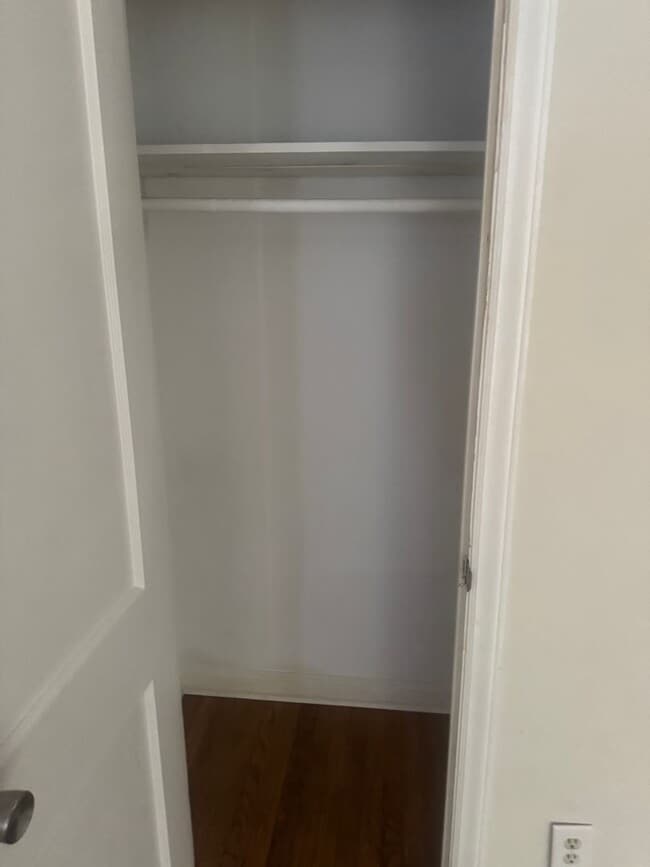 Building Photo - Charming 2br 1ba Home! Available Now!