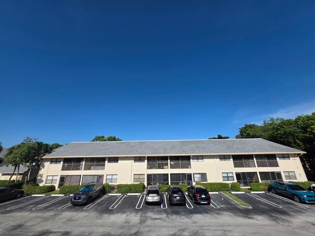 Building Photo - 2977 Riverside Dr