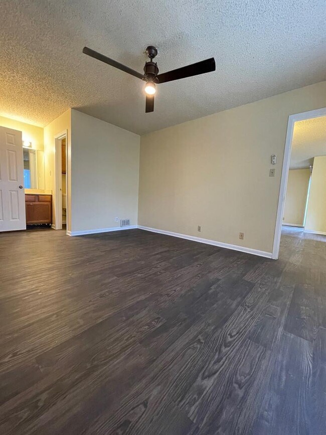 Building Photo - 316 W William Cannon Dr