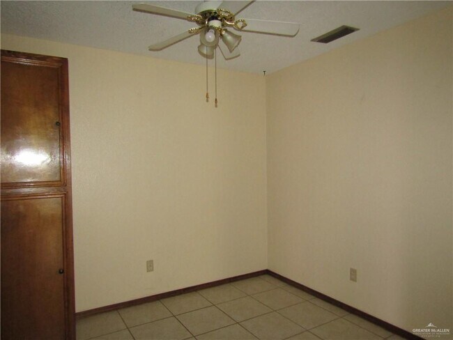 Building Photo - 620 Iris Ave W
