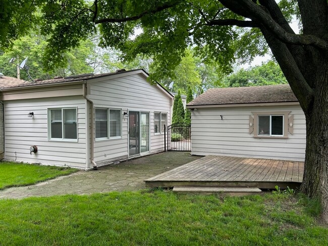 Building Photo - 1354 Catalpa Dr