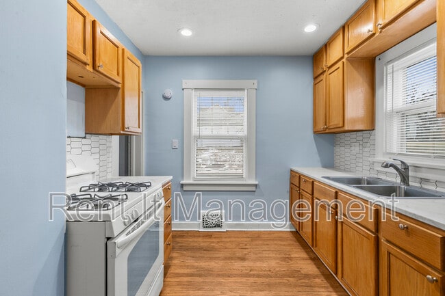 Building Photo - 3228 Fontenelle Blvd