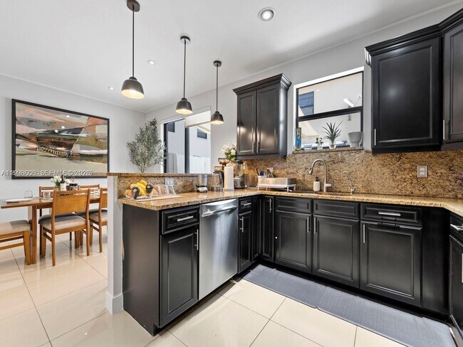 Building Photo - 8781 NW 98th Ct