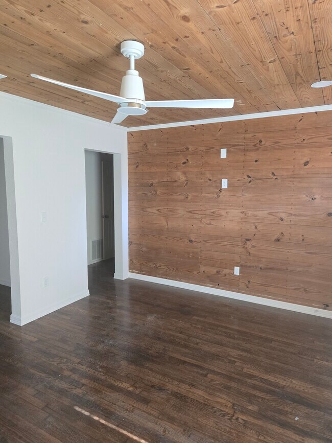 Building Photo - 415 N 23rd St