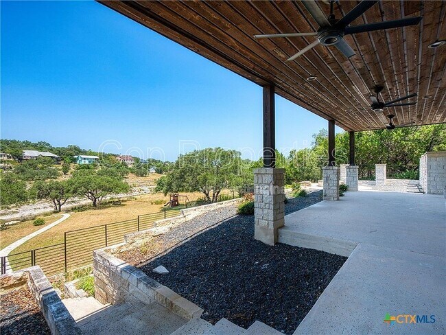 Building Photo - 321 Village View Dr