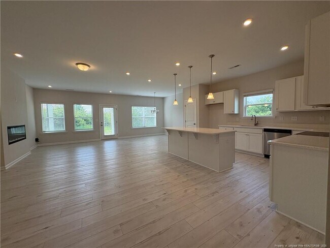 Building Photo - 823 Biltmore Dr