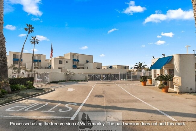 Building Photo - 711 CA-1