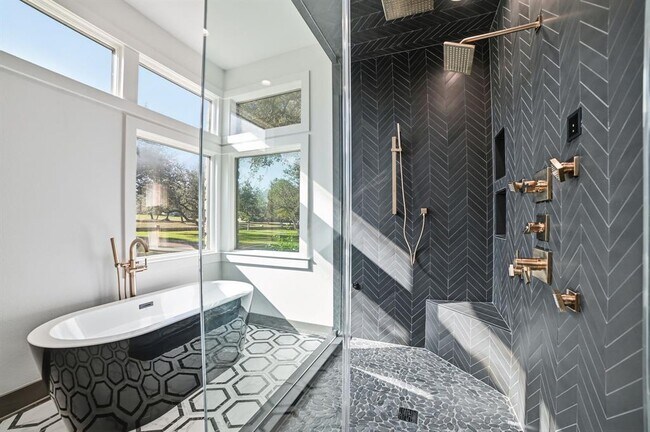 Building Photo - 2700 Marina Shores Dr