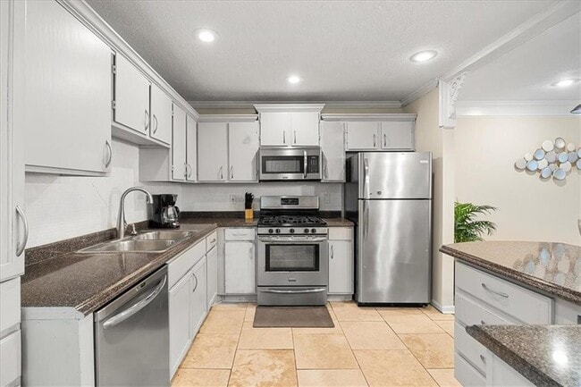 Building Photo - 1052 Travelers Trail