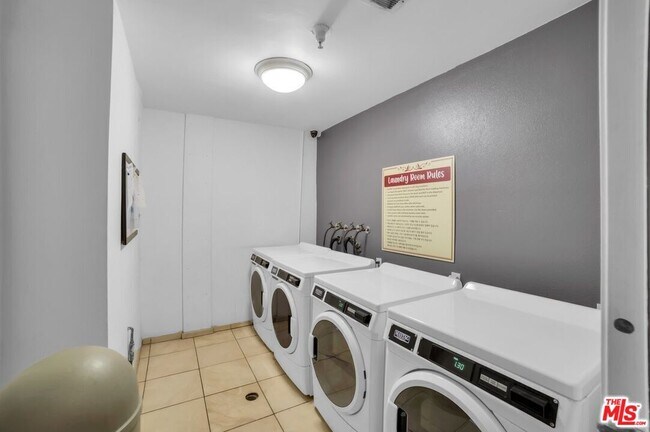 Building Photo - 620 S Gramercy Pl