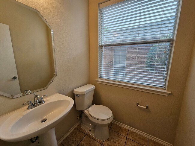 Building Photo - Available now ready for immediate move in