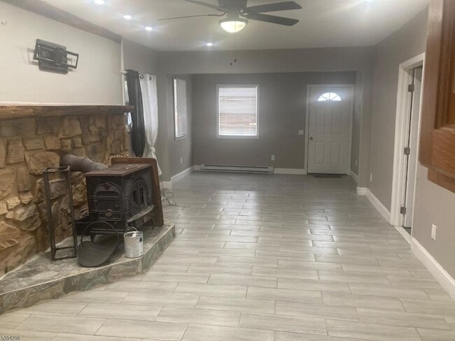 Building Photo - 192 Riveredge Rd