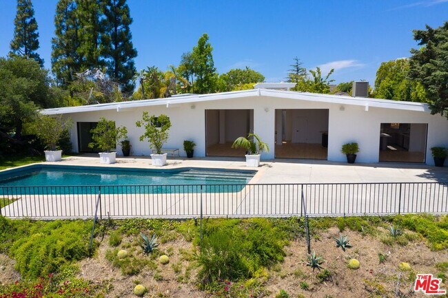 Building Photo - 1622 Tower Grove Dr