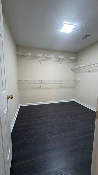 Building Photo - 2336 Pettit Dr