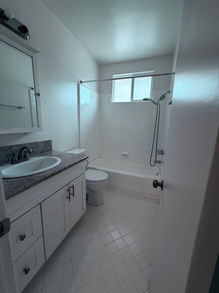 Building Photo - 123 S St Andrews Pl