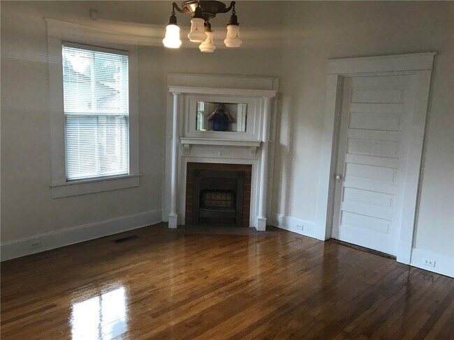 Building Photo - 855 Savannah St