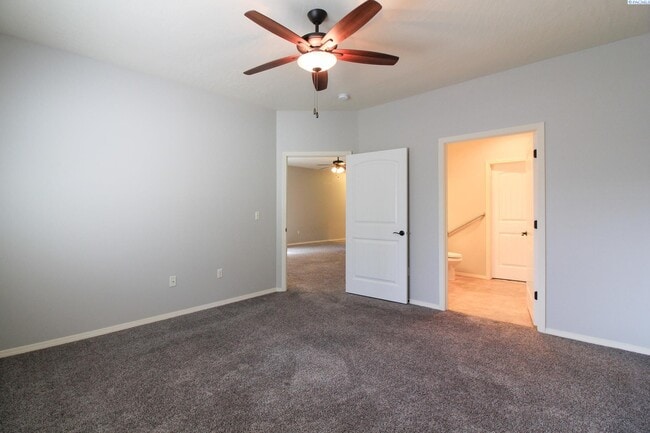 Building Photo - 3 Bed/2.5 Bath Kennewick Townhouse