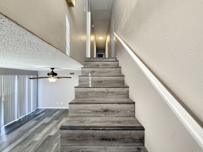 Building Photo - 2625 Santiago Cir