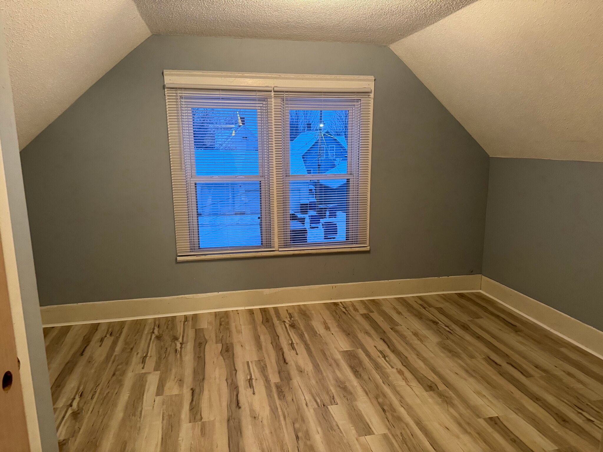 Building Photo - 105 6th Ave