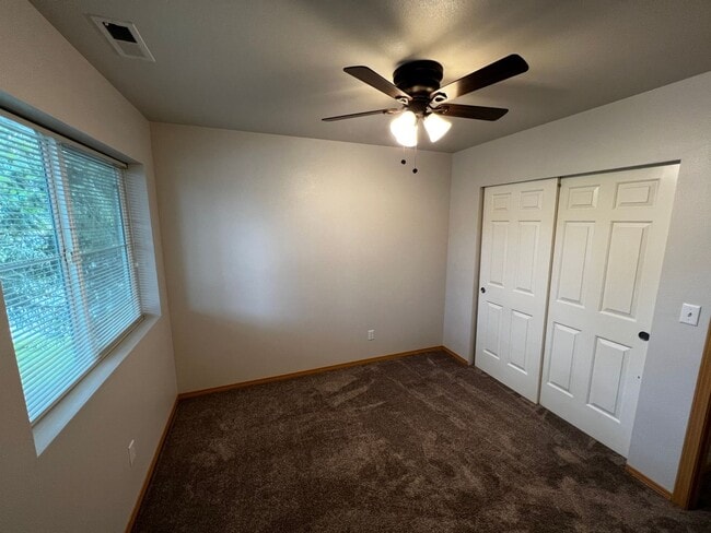 Building Photo - DuPont, end unit, 3 bedroom, 2.5 bath Townhome