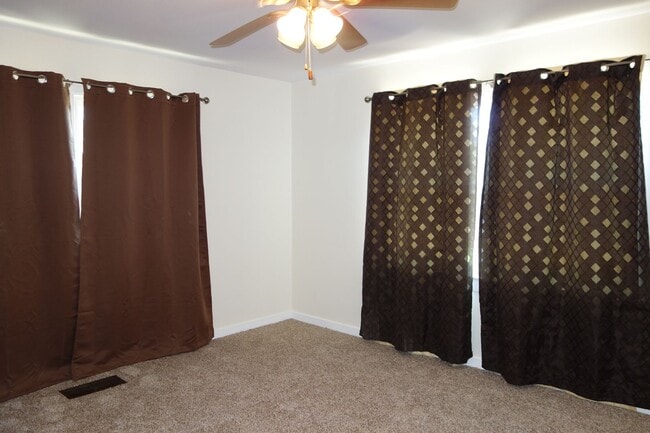 Building Photo - ? Charming Country Home Available November! ?