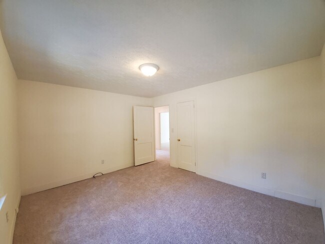 Building Photo - 905 N Fulton St