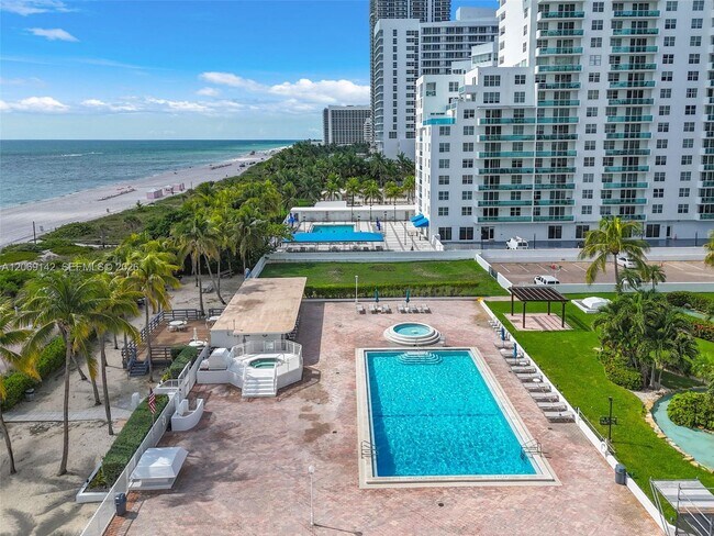 Building Photo - 5005 Collins Ave