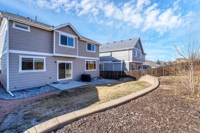 Building Photo - Beautiful 2 Story Home!