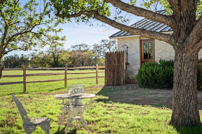 Building Photo - 1219 Sisterdale Rd