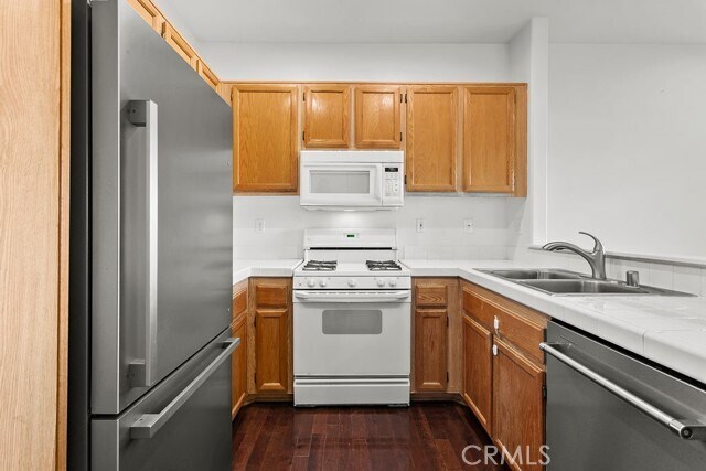 Building Photo - 17 Aurora