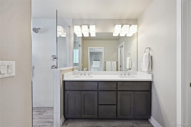 Building Photo - Rare University/Observatory Park 4 Plus Bed, 4.5 Bath Home