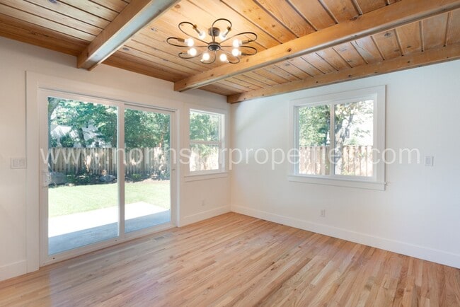 Building Photo - Exceptional Remodel Near Waluga Park