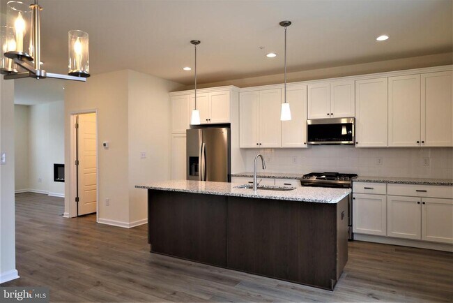 Building Photo - 61 Becker Dr