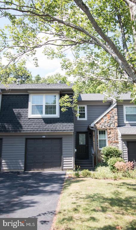 Building Photo - 15 Andover Cir