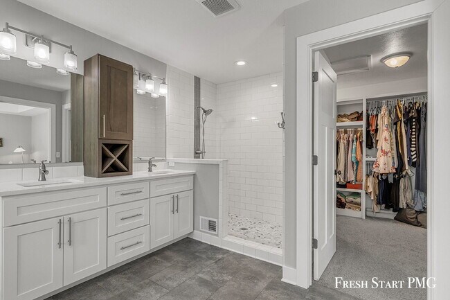 Building Photo - Spacious 6-Bedroom Retreat in Rockford with 3.5 Luxurious Baths