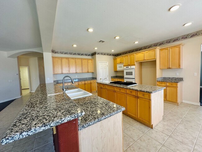 Building Photo - GORGEOUS 2 STORY HOME WITH A GRAND ENTRY &...