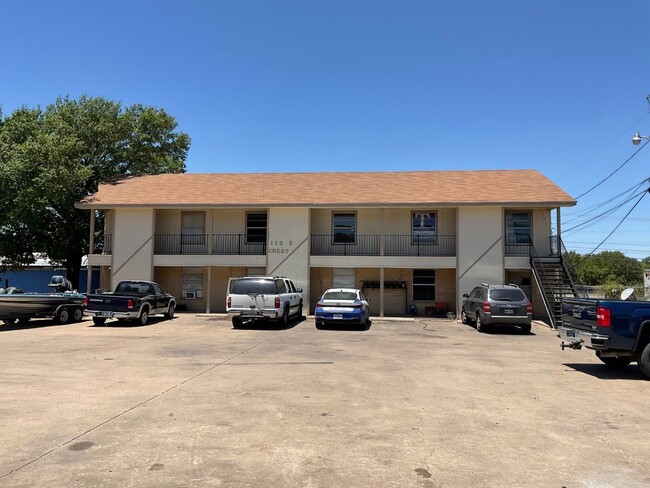 Building Photo - 112 E Crest Dr