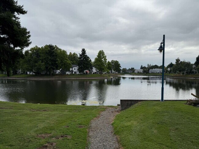 Building Photo - The Lakes @ Kent Community Condo Unit Avai...