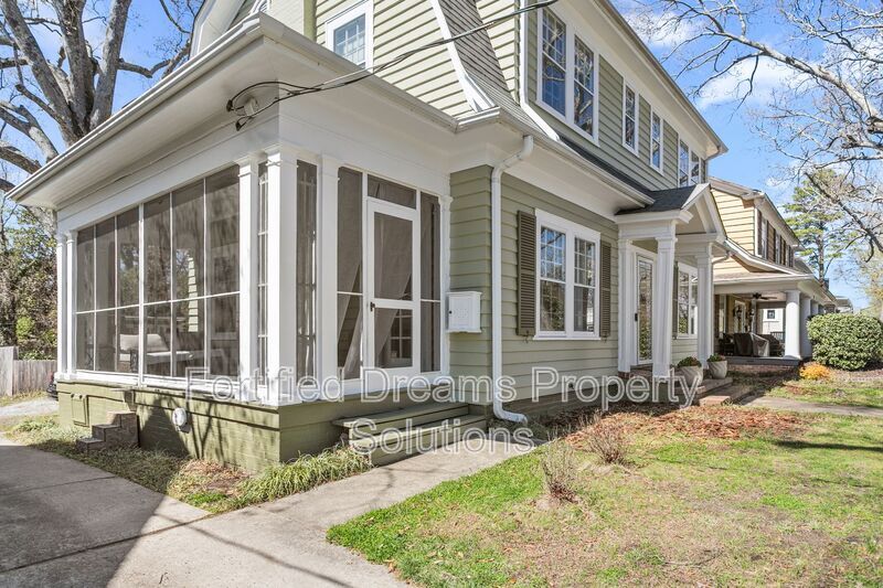 Building Photo - 915 N Eugene St