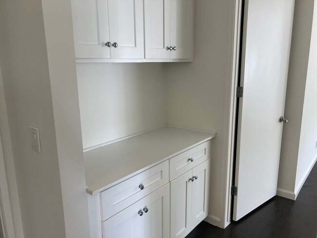 Building Photo - Updated two bedroom two bath in Fox Hills ...