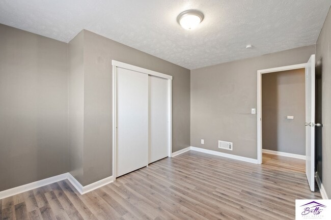 Building Photo - 3012/3014 Menke Cir