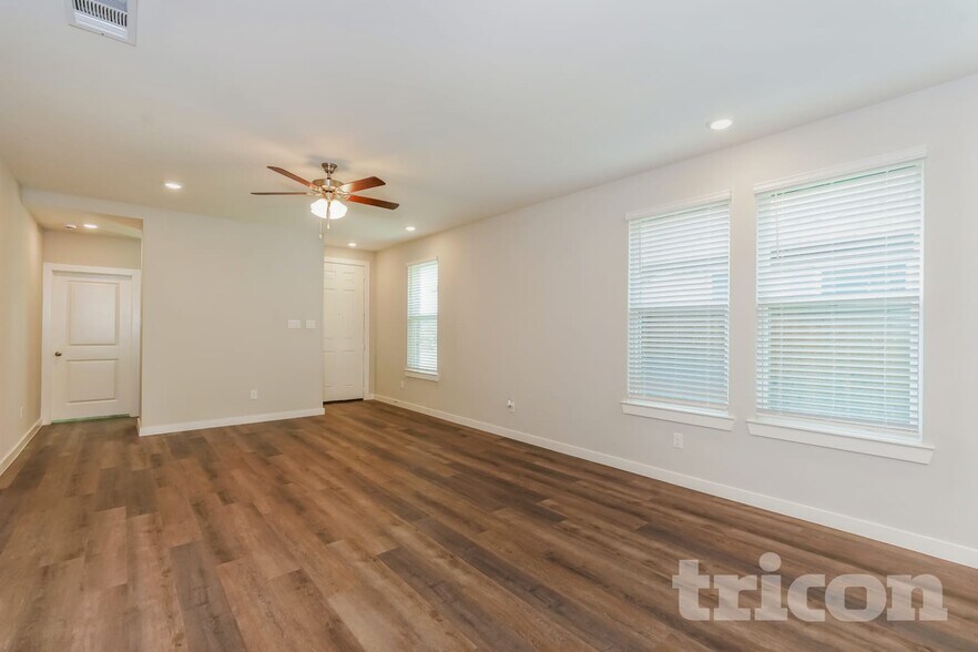 Building Photo - 8216 Howell Oak Dr