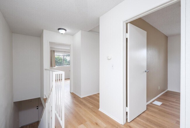 Building Photo - Charming Artesia Gem!