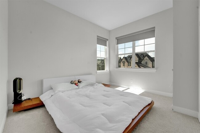 Building Photo - 3520 Helios Ln