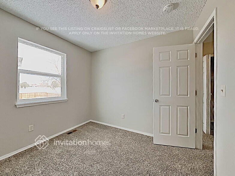 Building Photo - 899 Daffodil St