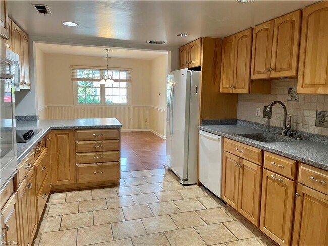 Building Photo - 2402 Whaler Ct