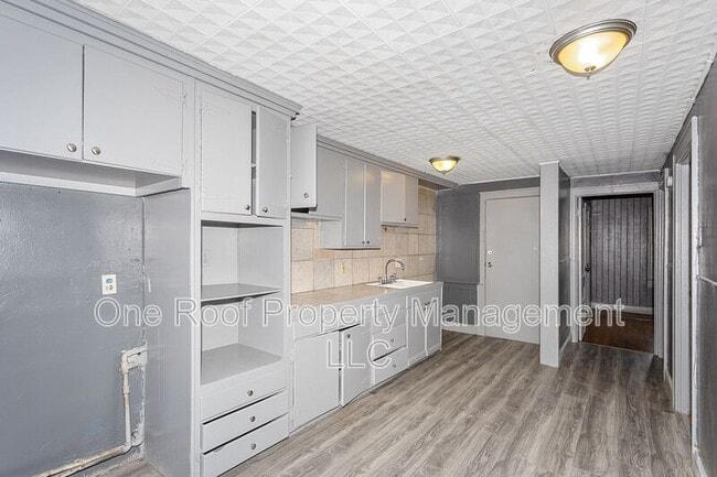 Building Photo - 3223 E 8th St