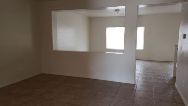 Building Photo - Spacious floorplan